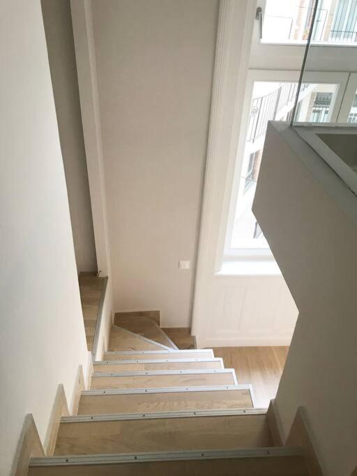 Stylish Apartment Near The River Budapest Bagian luar foto